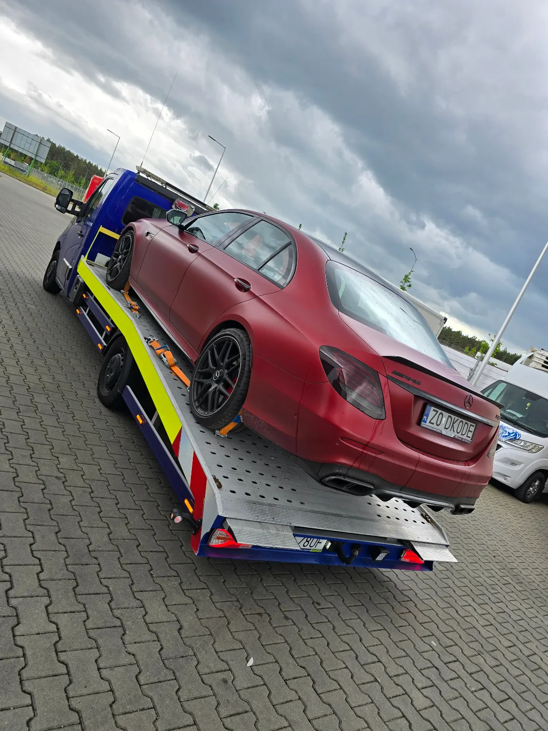 zdjęcie przedstawiające JB Trans Pomoc Drogowa - Transport