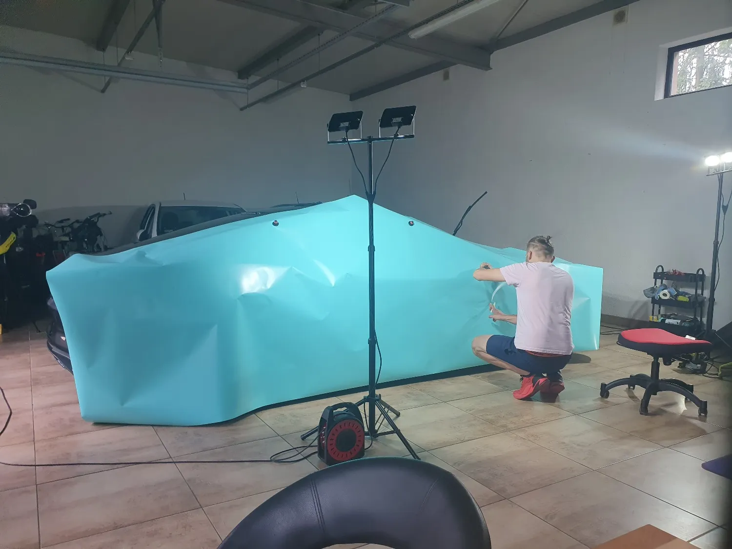 zdjęcie przedstawiające Oklejanie Aut PIła