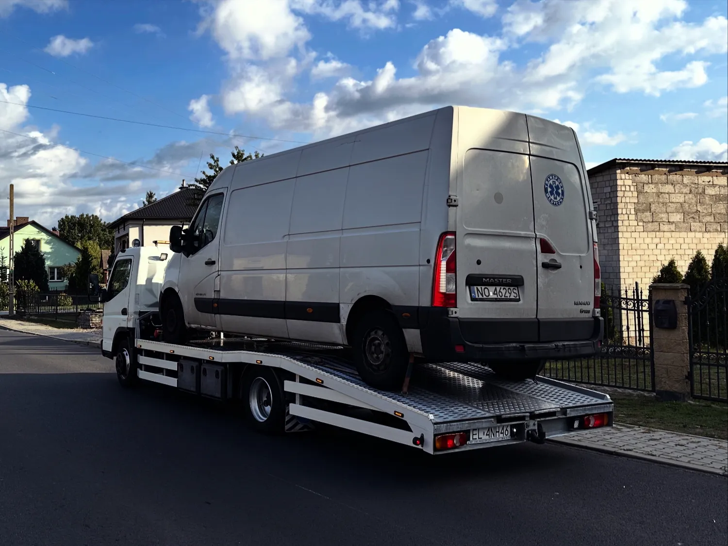 zdjęcie przedstawiające MotoPasja Autolaweta Holowanie Dostawcze Osobowe