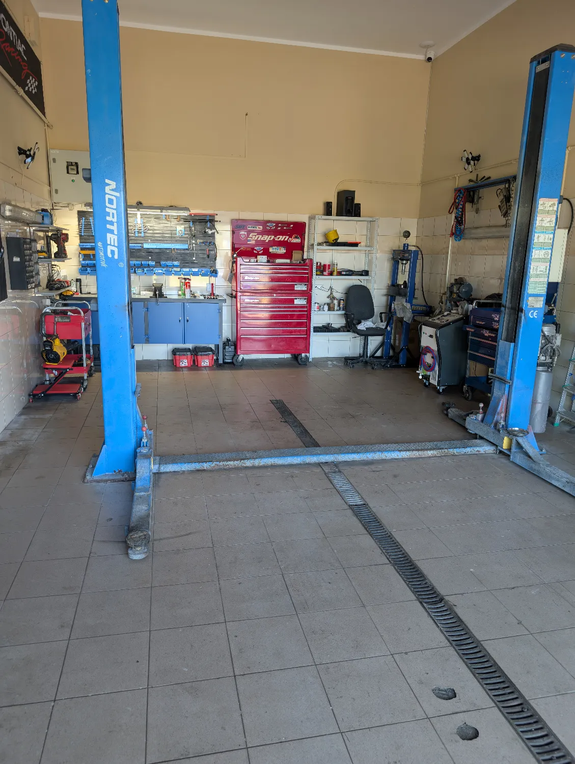 zdjęcie przedstawiające AutoTech