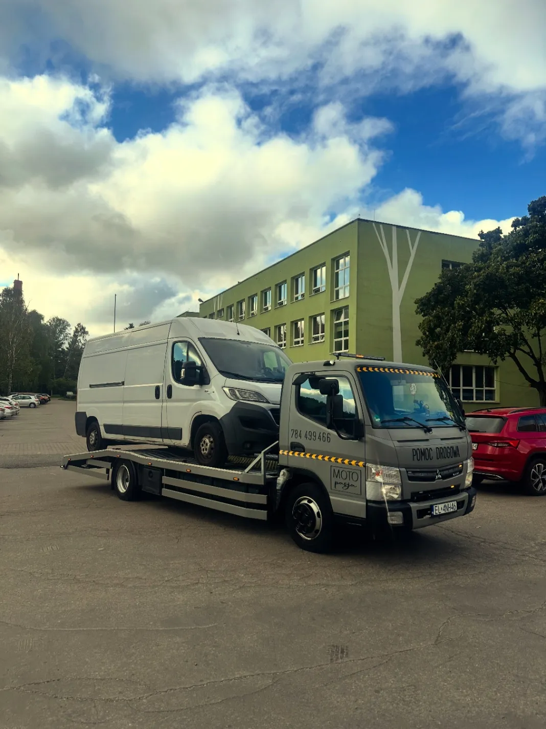 zdjęcie przedstawiające MotoPasja Autolaweta Holowanie Dostawcze Osobowe