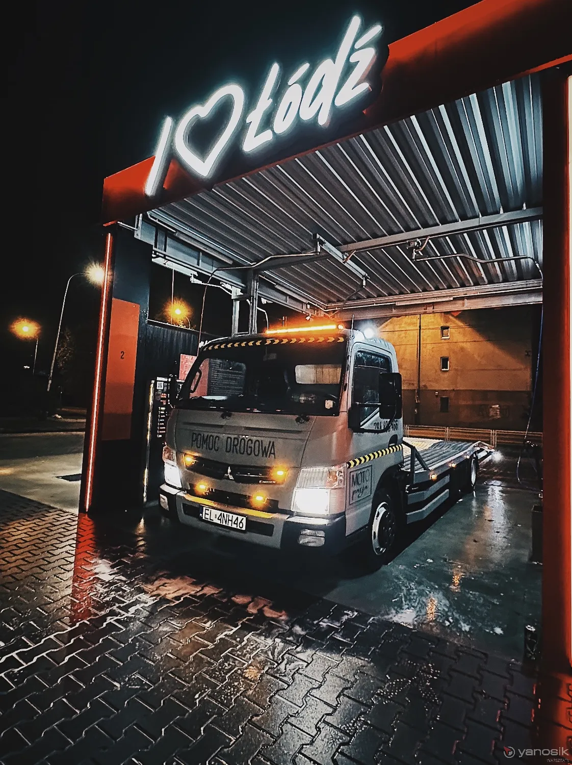 zdjęcie przedstawiające MotoPasja Autolaweta Holowanie Dostawcze Osobowe