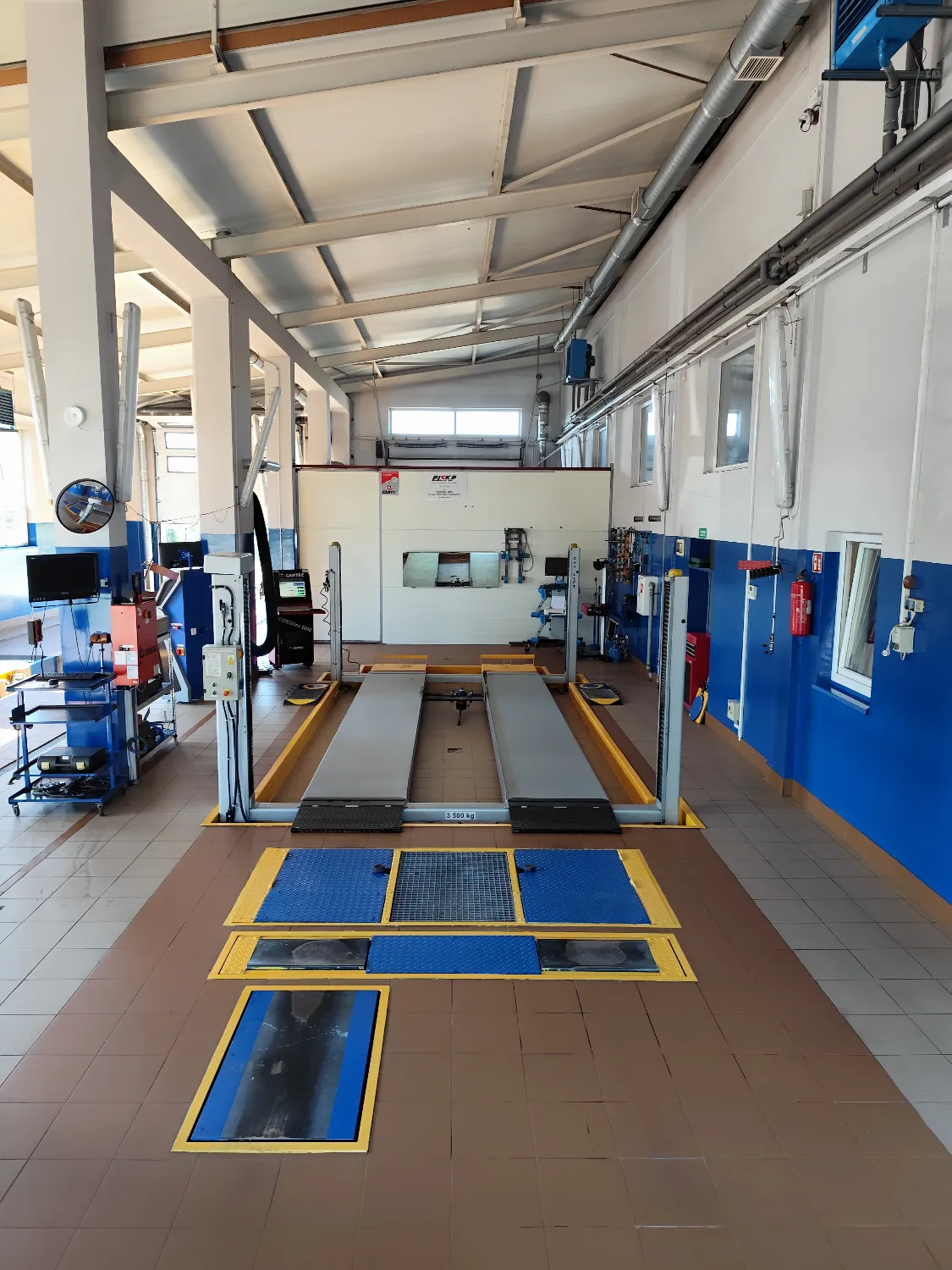 zdjęcie przedstawiające Auto Centrum Okręgowa Stacja Kontroli Pojazdów, mechanika, klimatyzacja, wulkanizacja, zbieżność 