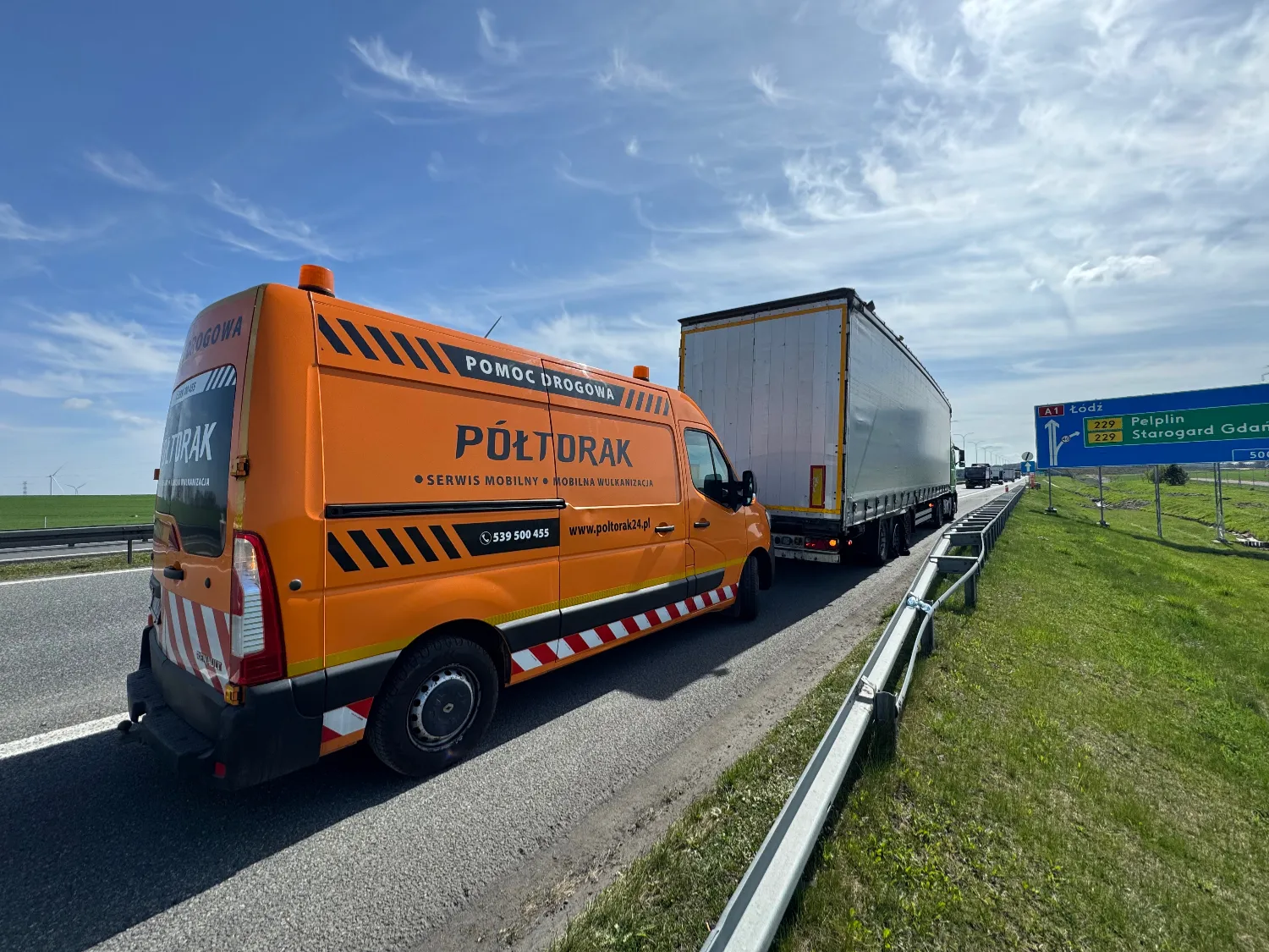 zdjęcie przedstawiające "Półtorak" Pomoc drogowa, mobilna wulkanizacja