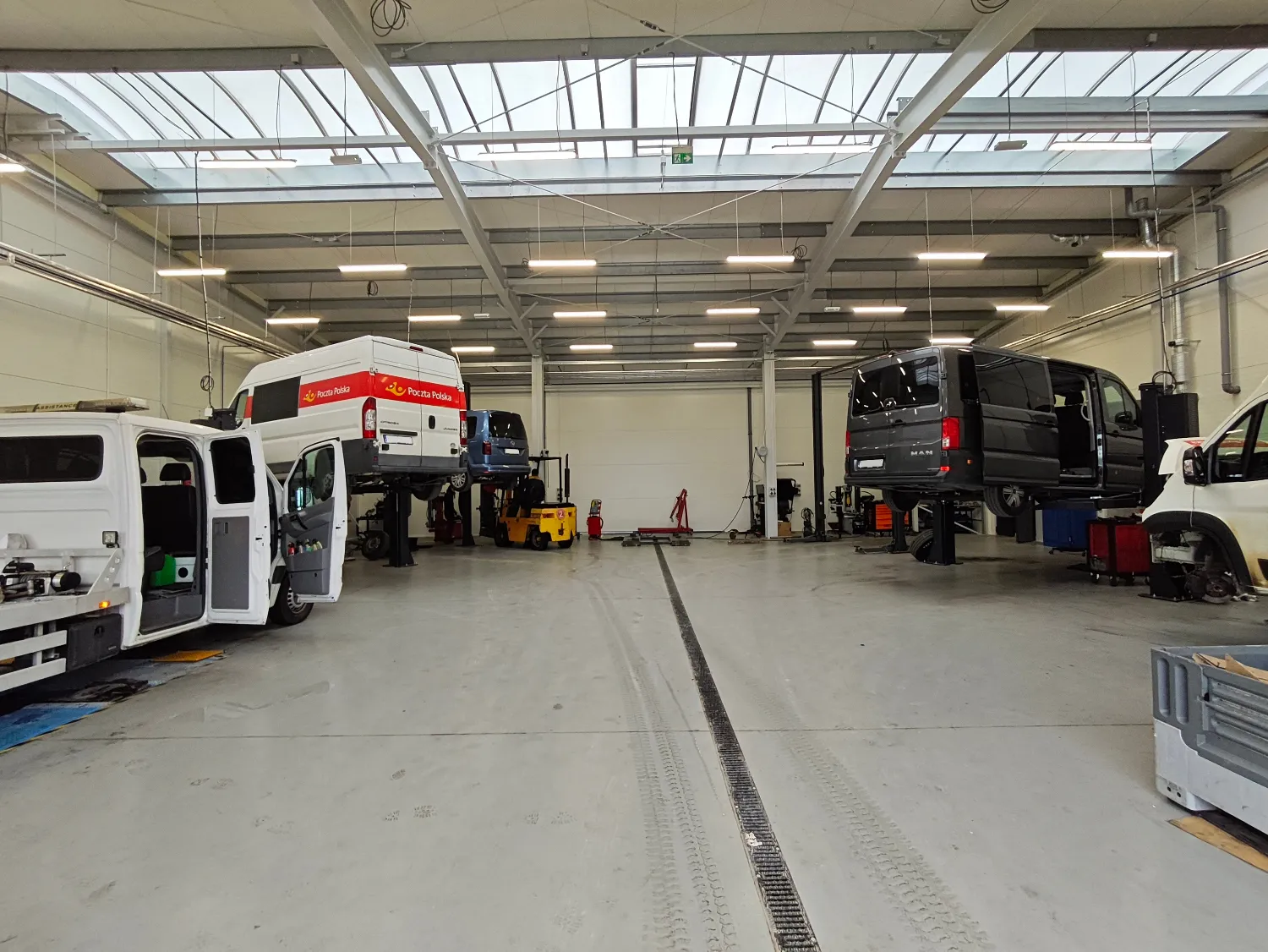 zdjęcie przedstawiające Premio Transbud Nowa Huta - Opony i Serwis Samochodowy