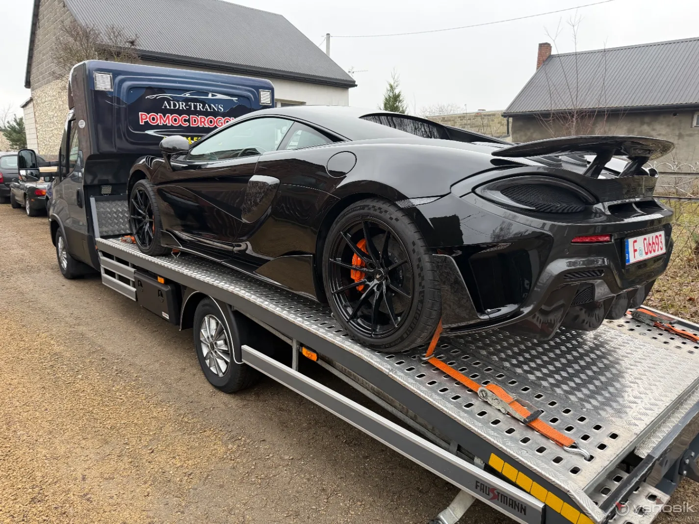 zdjęcie przedstawiające Adr-trans Pomoc drogowa 24h, Serwis opon