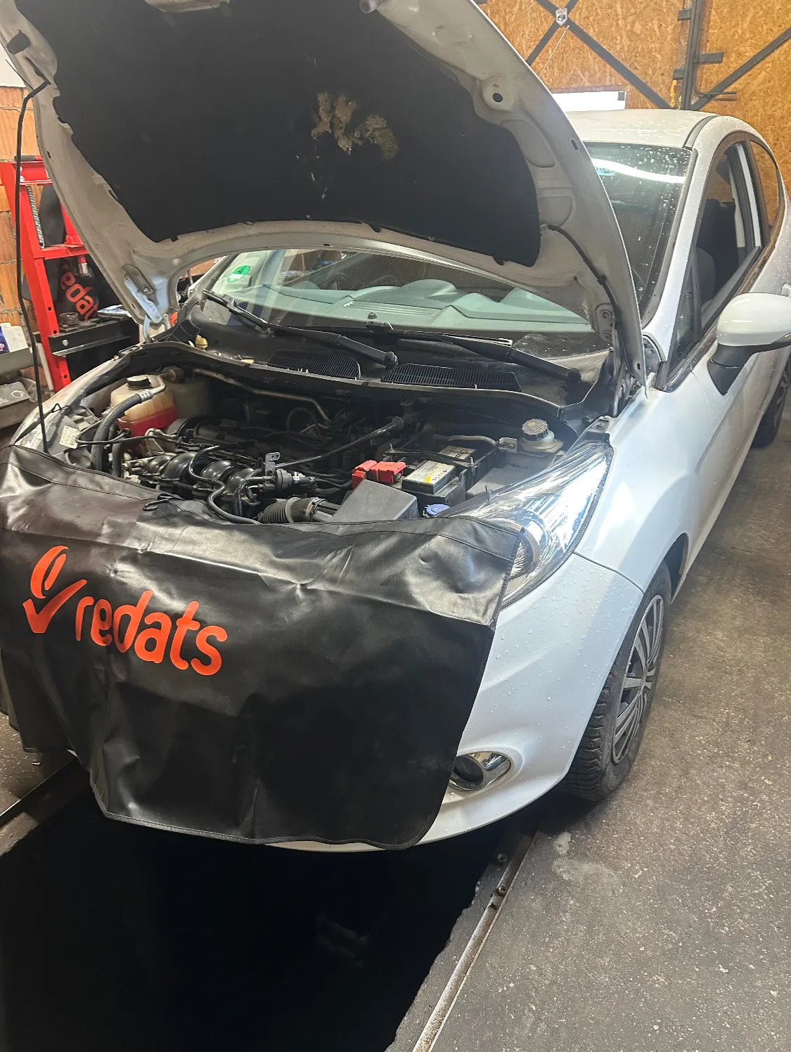 zdjęcie przedstawiające Adr-trans Pomoc drogowa 24h, Serwis opon