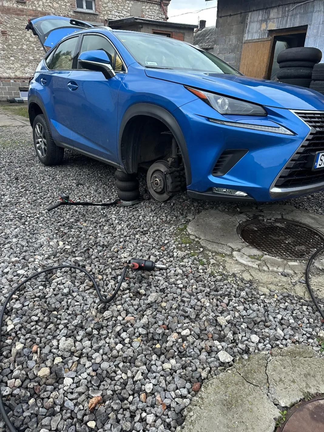 zdjęcie przedstawiające Adr-trans Pomoc drogowa 24h, Serwis opon