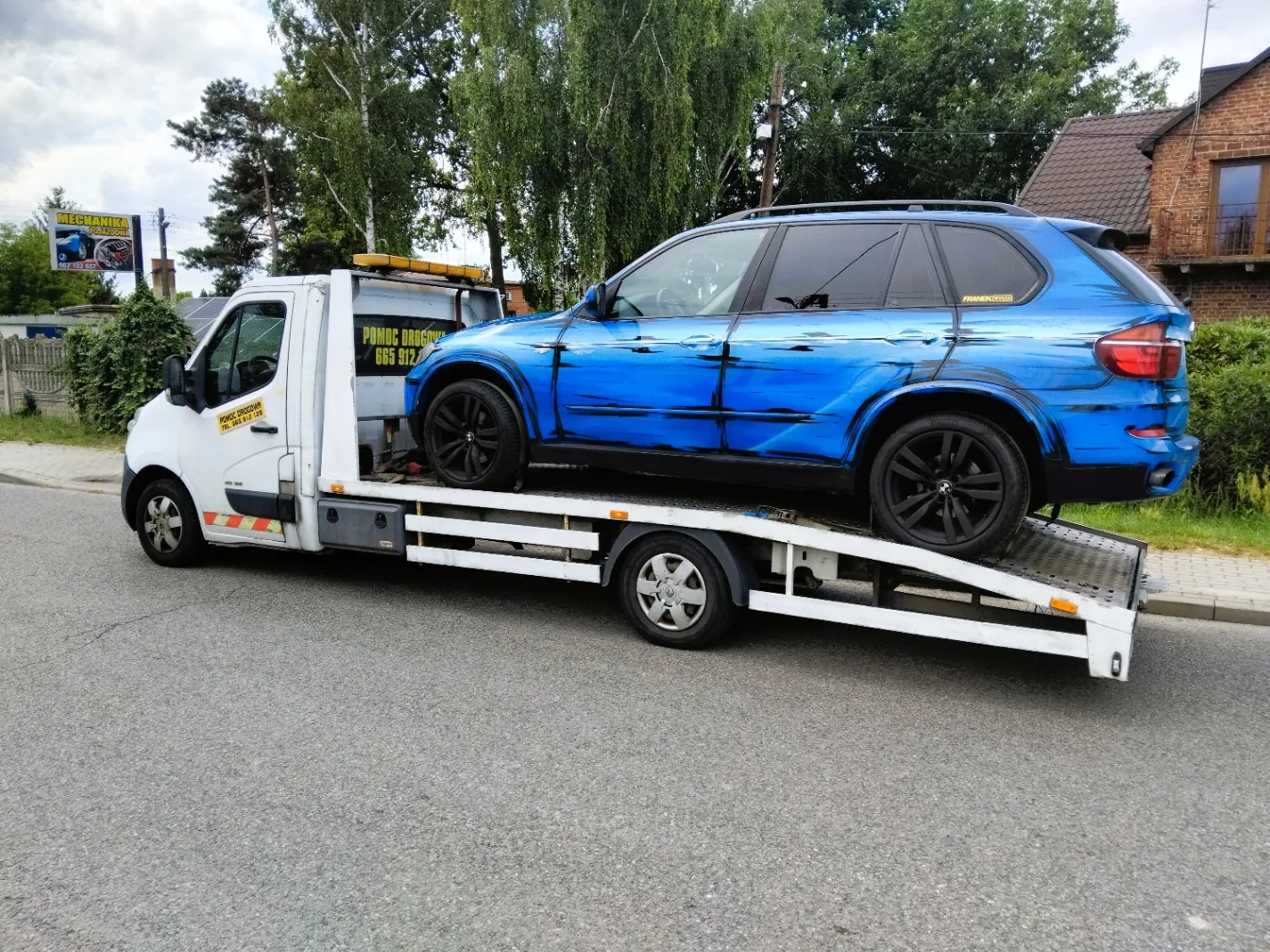 zdjęcie przedstawiające Pomoc drogowa 24h Laweta Toruń Holowanie Malkiewicz Magdalena