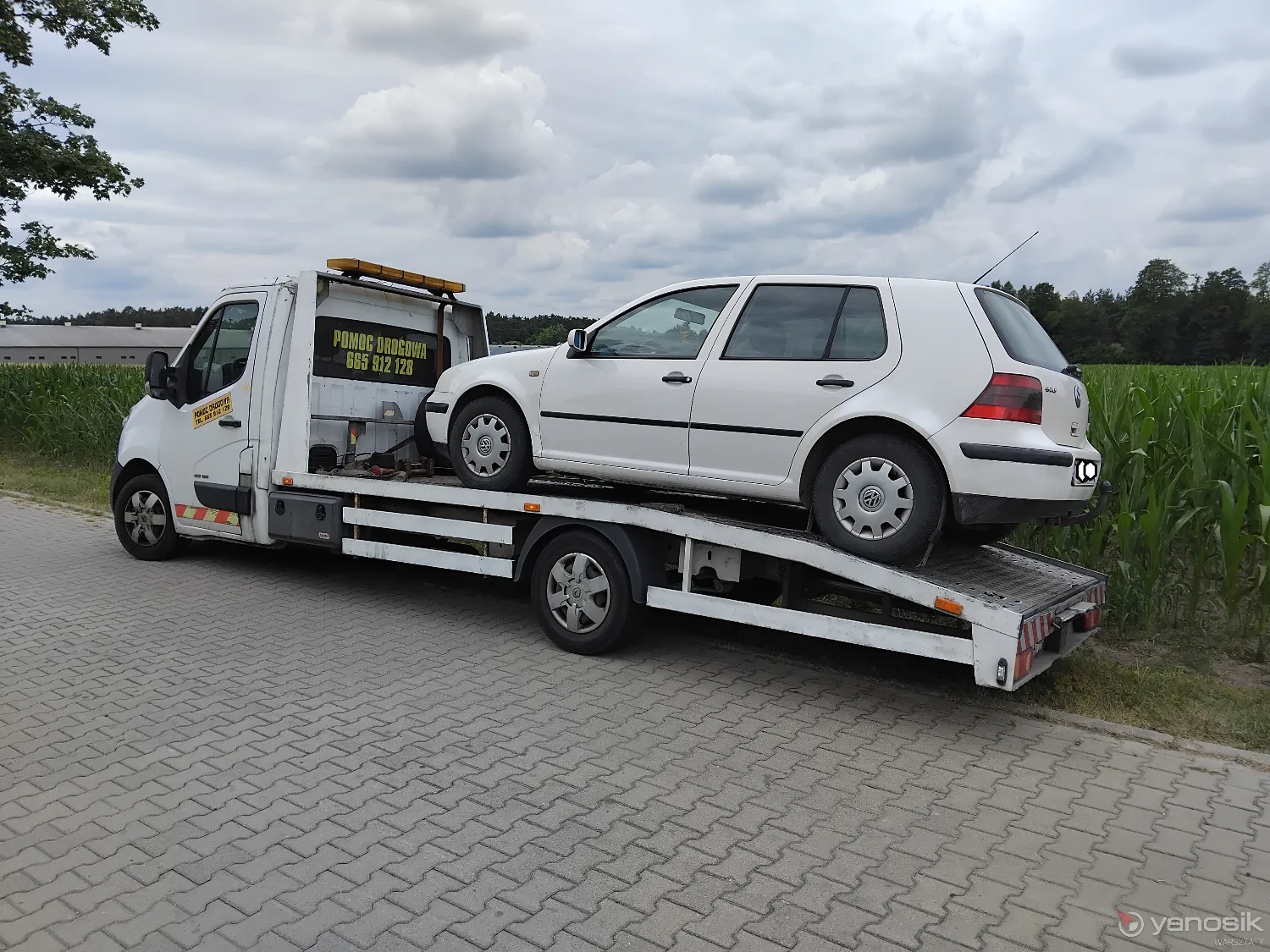 zdjęcie przedstawiające Pomoc drogowa 24h Laweta Toruń Holowanie Malkiewicz Magdalena