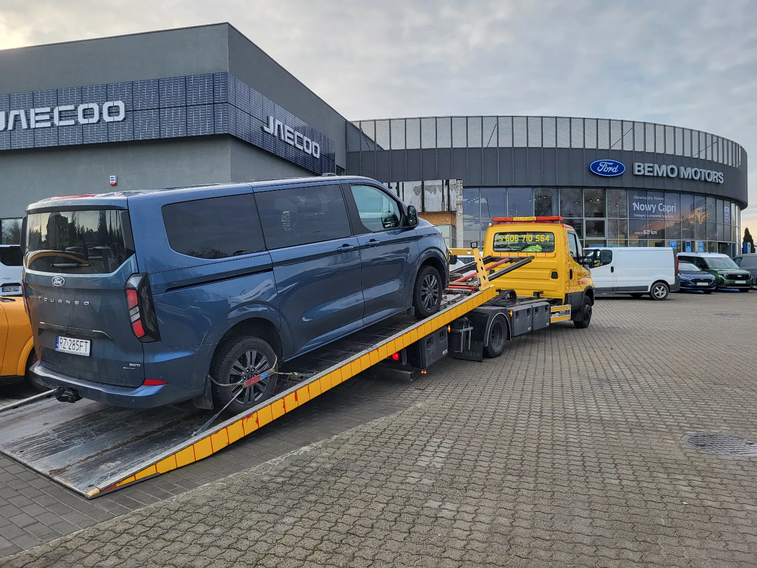 zdjęcie przedstawiające Pomoc Drogowa HelpCars