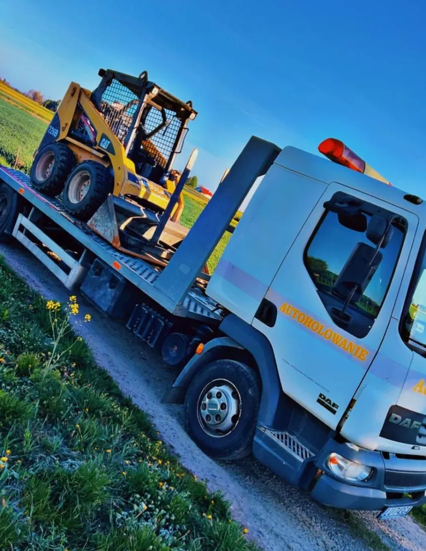 zdjęcie przedstawiające POMOC DROGOWA - Laweta- Transport KORDI-CAR