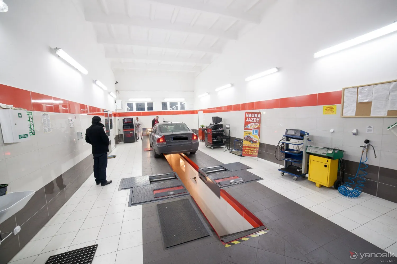 zdjęcie przedstawiające AUTO-RUCH 