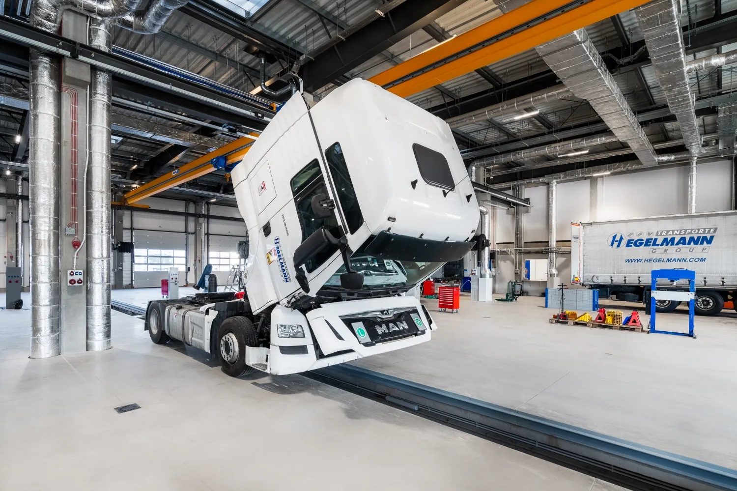 zdjęcie przedstawiające HT TRUCKS & PARTS POLAND